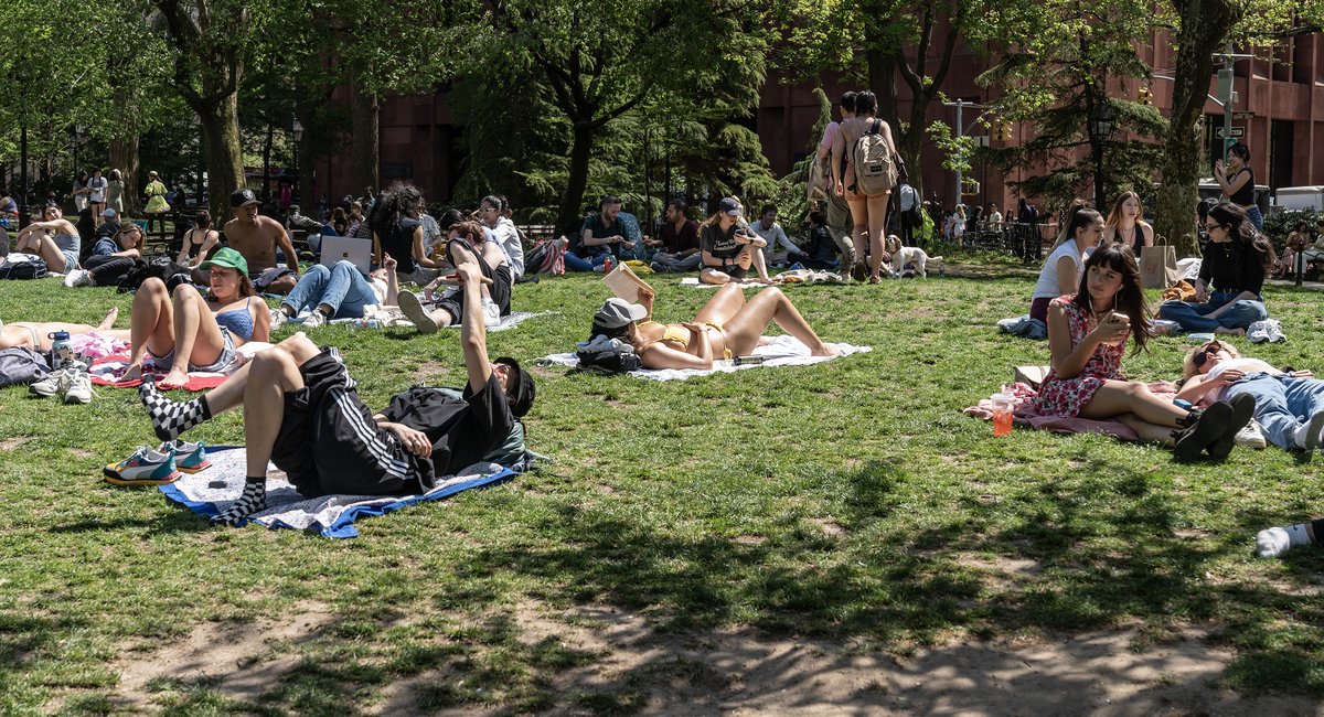 Bask in the sunshine of NYC’s mild and sunny Labor Day weekend weather