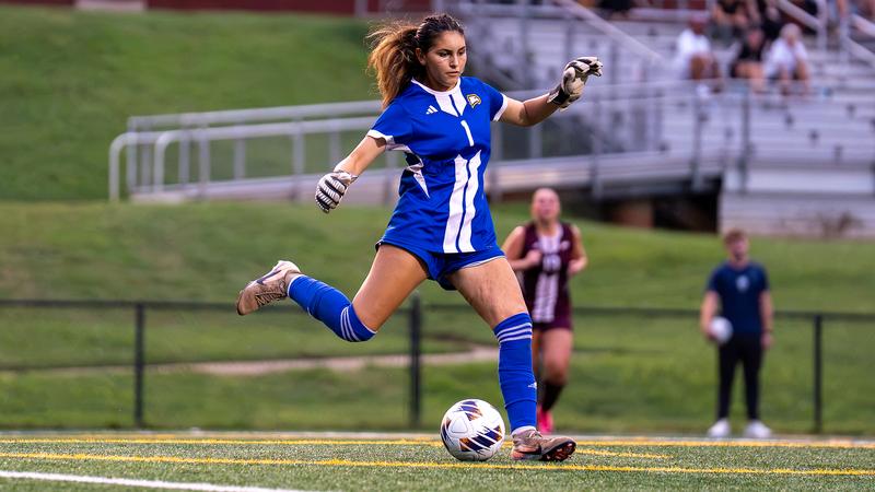 Women's Soccer Shuts Out Queens in Charlotte, 4-0