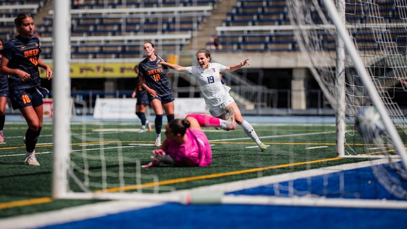TORONTO SCORES THREE IN WIN OVER QUEEN'S