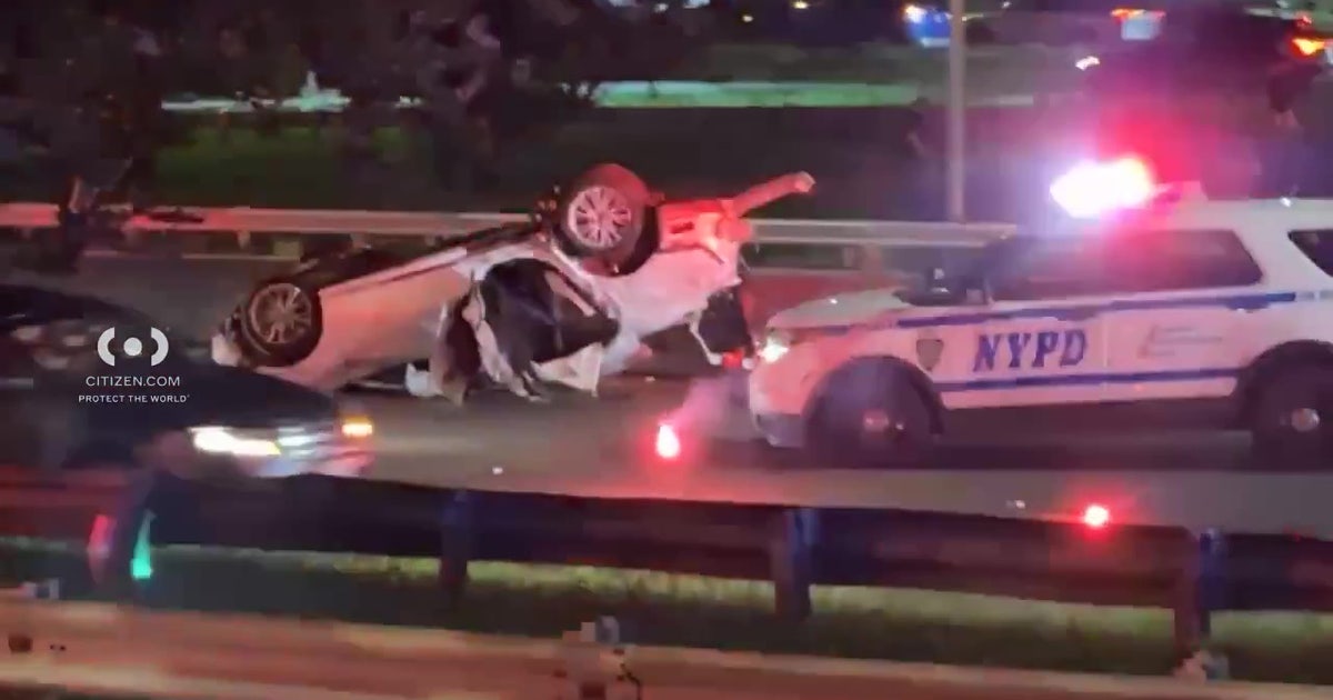 Major crash closes both sides of Cross Island Expressway; 6 hospitalized