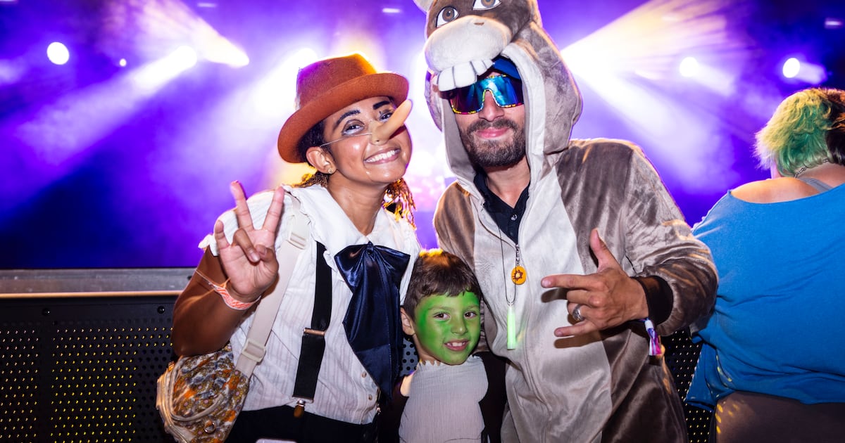 Why does Shrek continue to haunt us, even at the NYS Fair? (Shrek Rave photos, commentary) – This is CNY