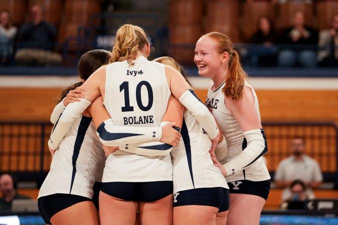 Bulldogs Defeat Santa Clara, Manhattan to Capture Yale Invitational