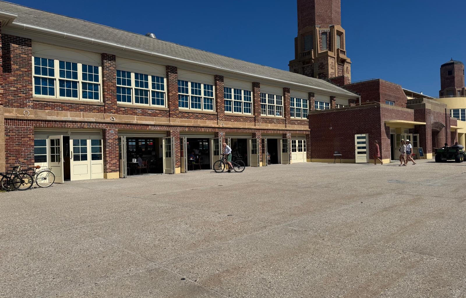 New beach club opens at the Rockaways’ historic Riis Park bathhouse | Brooklyn Bridge Parents
