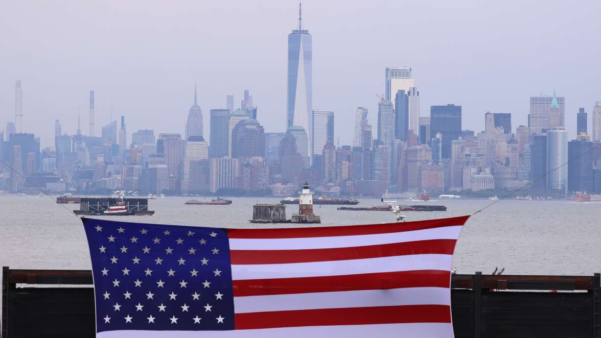 Runners carrying American flags from Boston to NYC to 'reclaim the route' of 9/11 flights