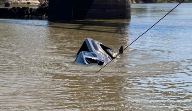 Crews pull vehicle from Big Blue River in Manhattan
