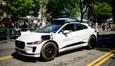 War over robotaxis in NYC heats up after retracted Waymo report and 'Autokill' novel