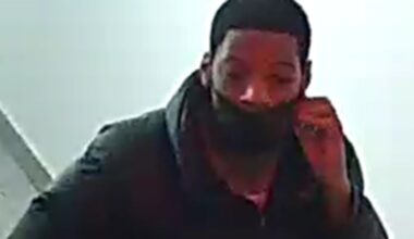 Food delivery worker robbed of $500 cash and food in Bronx building