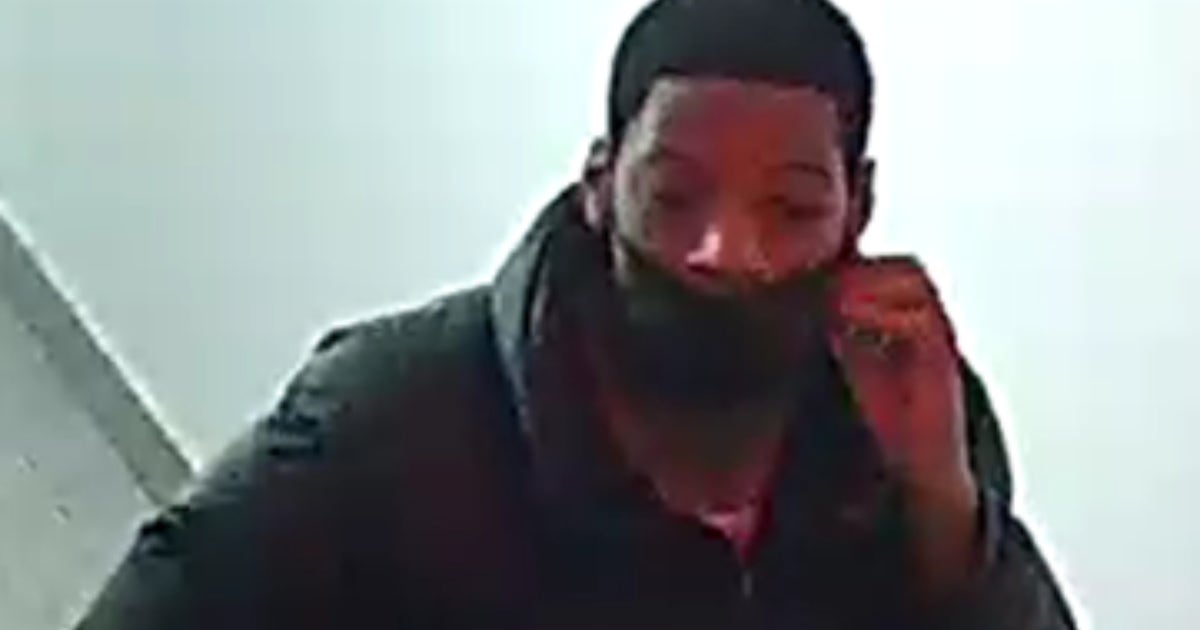 Food delivery worker robbed of $500 cash and food in Bronx building