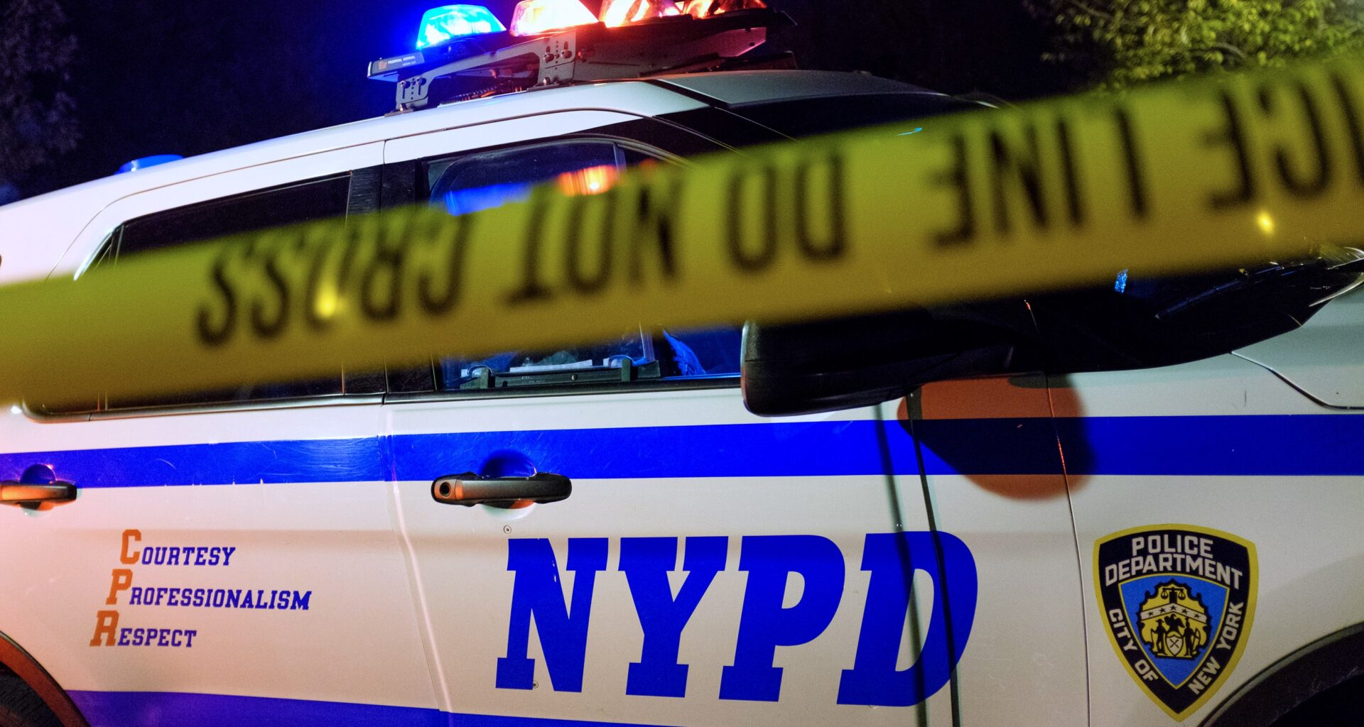 Woman walking on Manhattan parkway fatally struck by driver who kept going