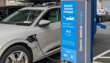 Brooklyn firm to add over 600 EV charging points to NYC curbside spots