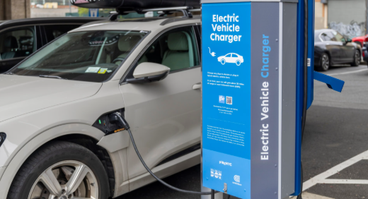 Brooklyn firm to add over 600 EV charging points to NYC curbside spots