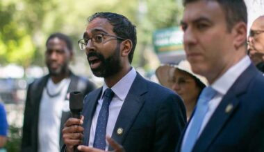 NYC public school screen time questioned by lawmakers at rally ahead of City Council hearing