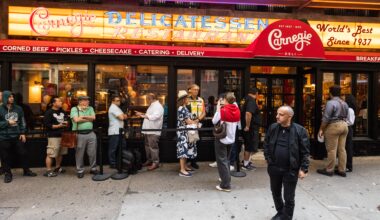 NYC's legendary Carnegie Deli reopens