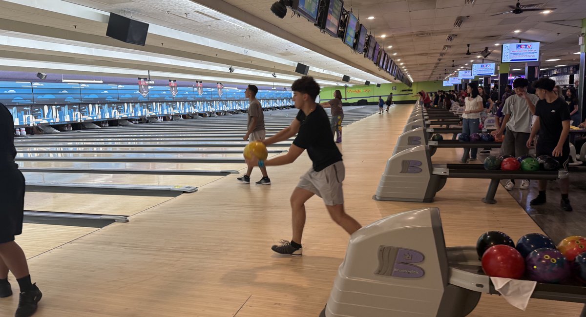 Staten Island dominates NYC’s high school bowling scene. We witnessed why.