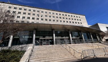 20-year-old dies after medical distress in Queens Courthouse, officials say
