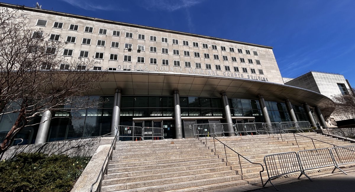 20-year-old dies after medical distress in Queens Courthouse, officials say
