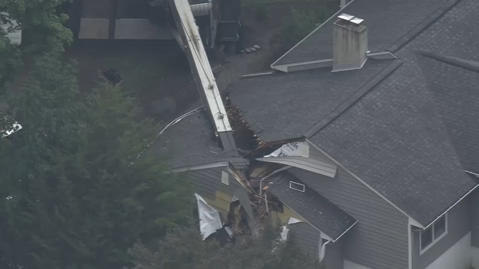 River Vale crane collapse damages at least two homes in NJ