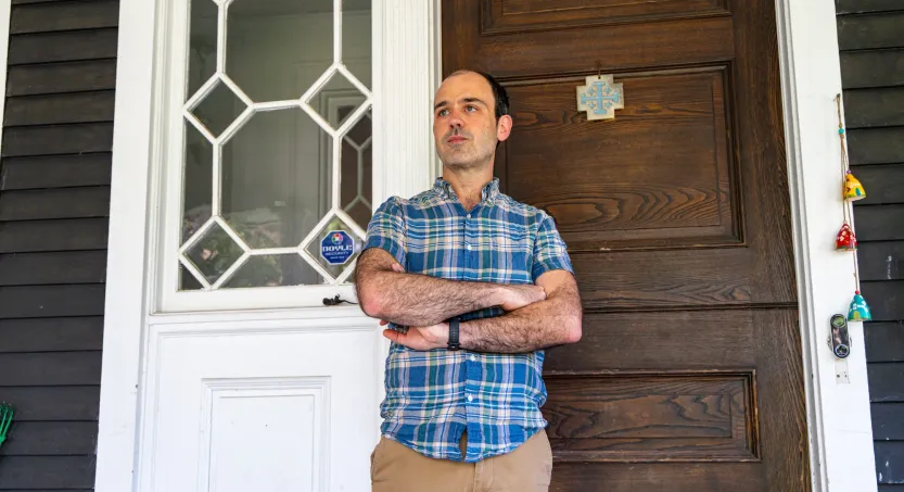 An ICE critic's email prompted a visit to the man's NY home. A judge says his rights were likely violated.