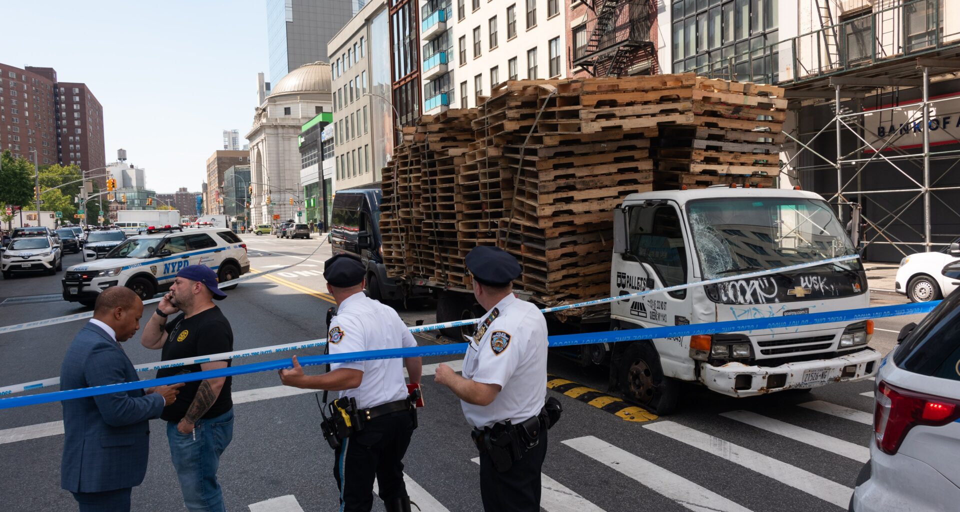 Readers sound off on pedestrian safety, Trump's arch and the Obama family dog