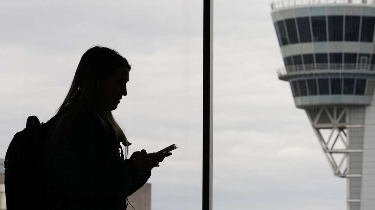New York airport operations resume after disruptions across Northeast due to technical problems