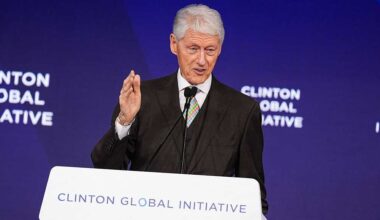 Clinton urges leaders to fill aid gaps at CGI in New York