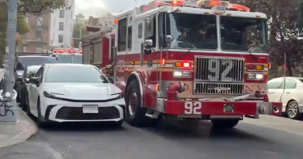1 dead, 10 injured in fire at Bronx apartment building, FDNY says