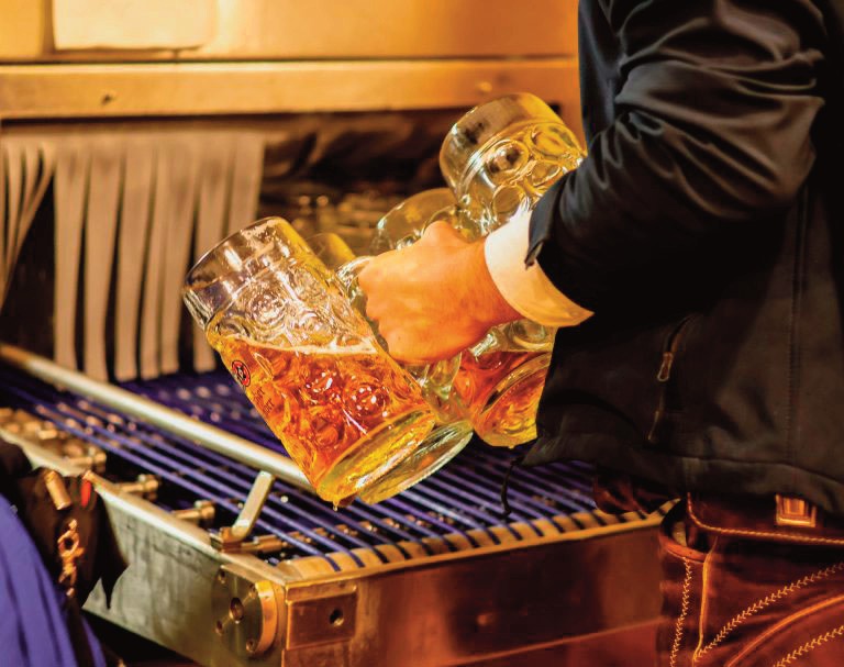Oktoberfest is the world’s largest folk festival, pro­viding a wonderful pretext to drink cold beer in large steins and wear lederhosen!
