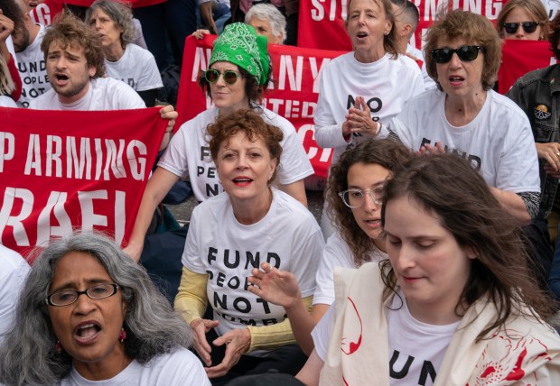 Pro-Palestinian protestors, including actress Susan Sarandon (center), block First Ave. at E. 39th St. in protest of Israeli Prime Minister Benjamin Netanyahu before he speaks at the United Nations on Thursday, Sept. 24, 2026 in Manhattan, New York. (Barry Williams/ New York Daily News)