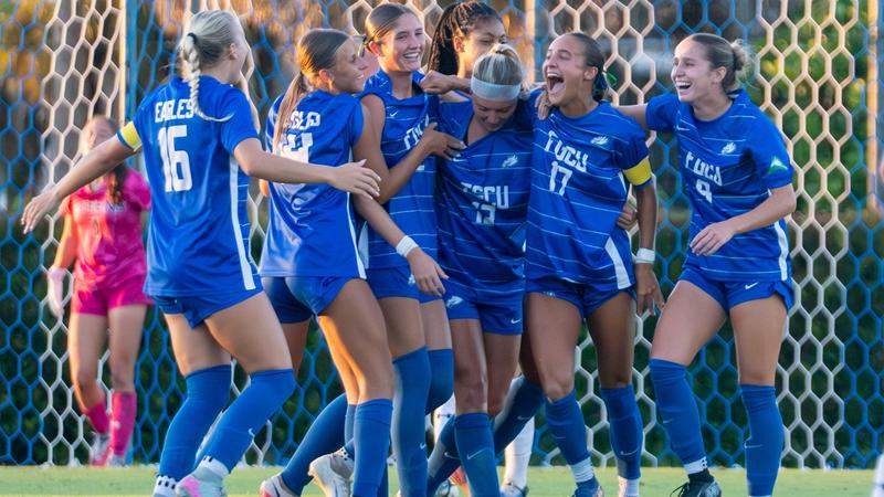 Eagles dominate ASUN opener vs. Queens