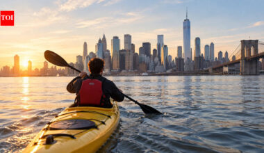 After rejecting the bus and subway, a New Jersey marketing executive kayaked to Manhattan; four years on, his Hudson commute took only 45 minutes. | World News