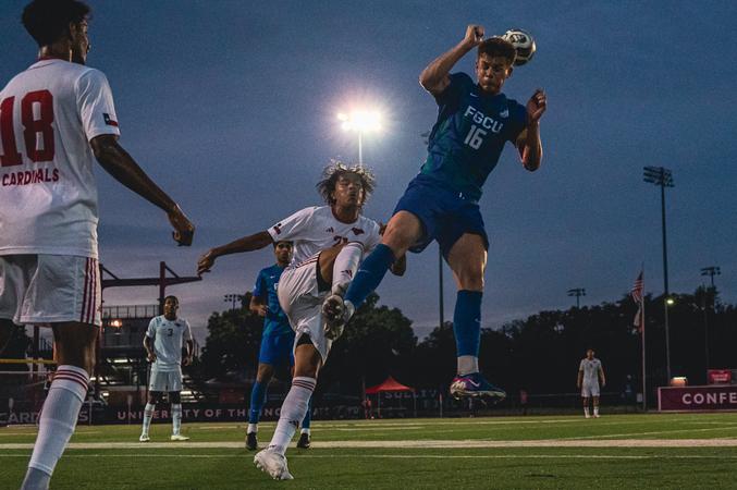FGCU closes road trip at Queens