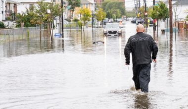 Nor'easter slams NYC with heavy winds, rain