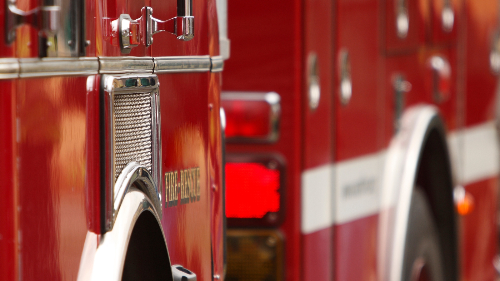 Woman injured jumping from third floor during 3-alarm Elizabeth house fire