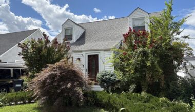 Queens neighborhood 'uneasy' after alleged squatter moves in