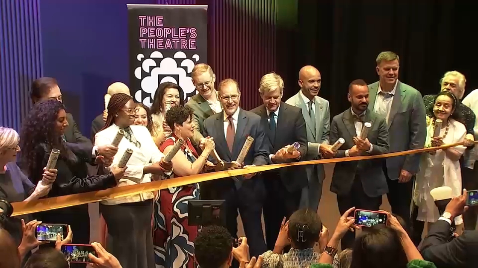 New immigrant cultural center opens in Manhattan on first day of Hispanic and Latin American Heritage Month