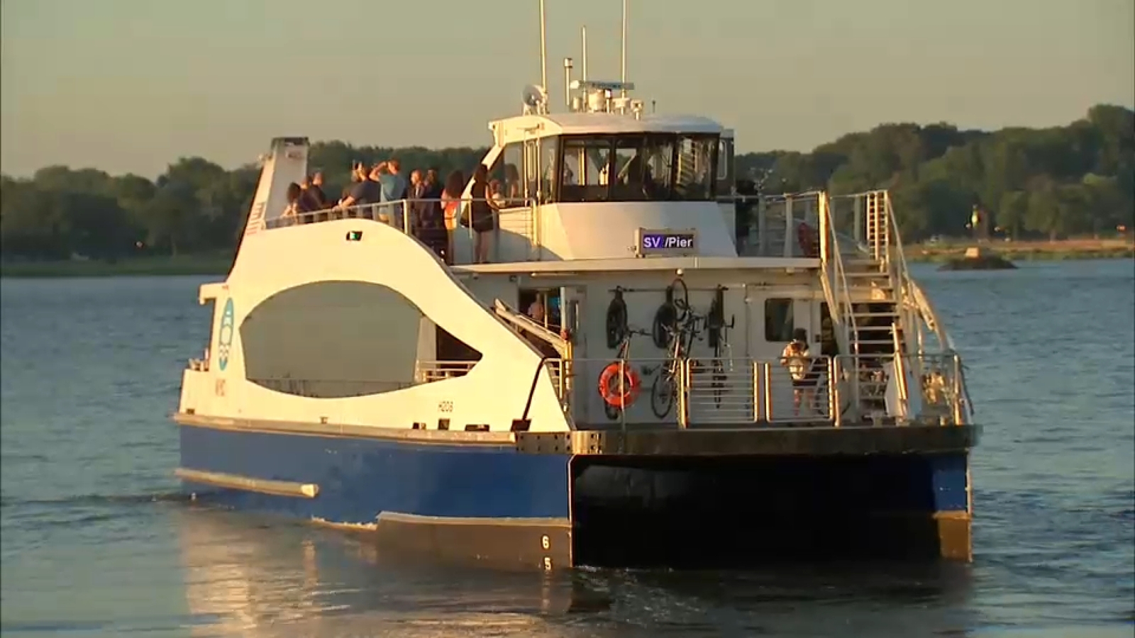 Bronx advocates call for public ferry service and Harlem waterfront greenway at rally