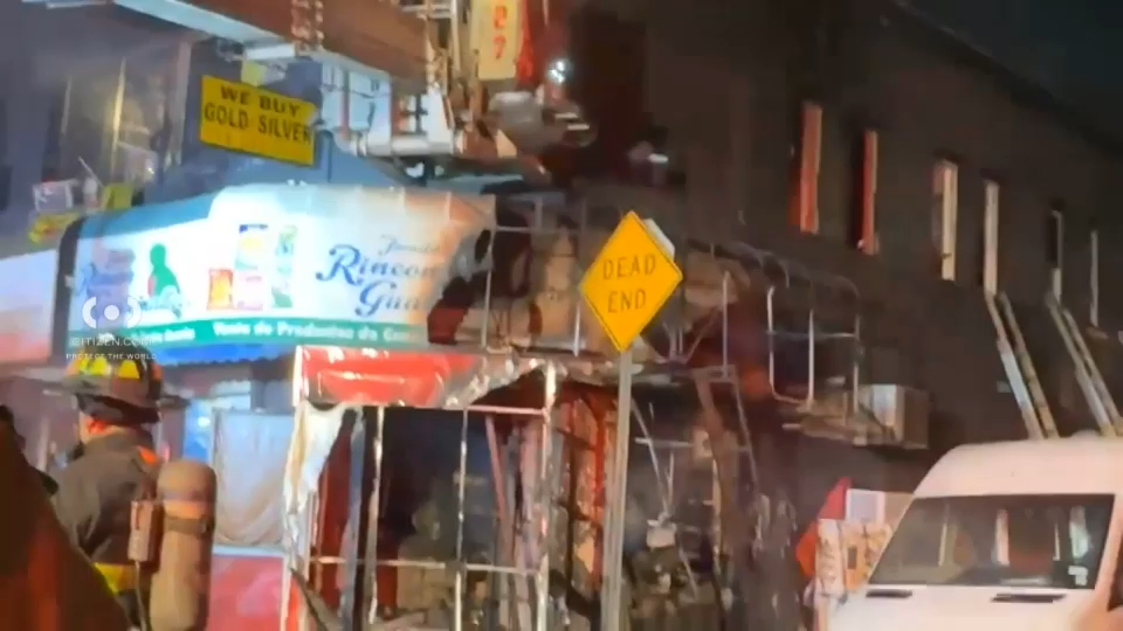 Fire tears through pawn shop in Jamaica, Queens; cause of fire under investigation