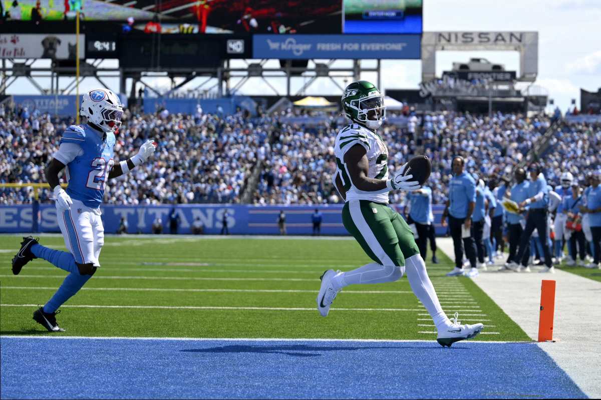 Jets whack Titans in 23-10 season-opening win