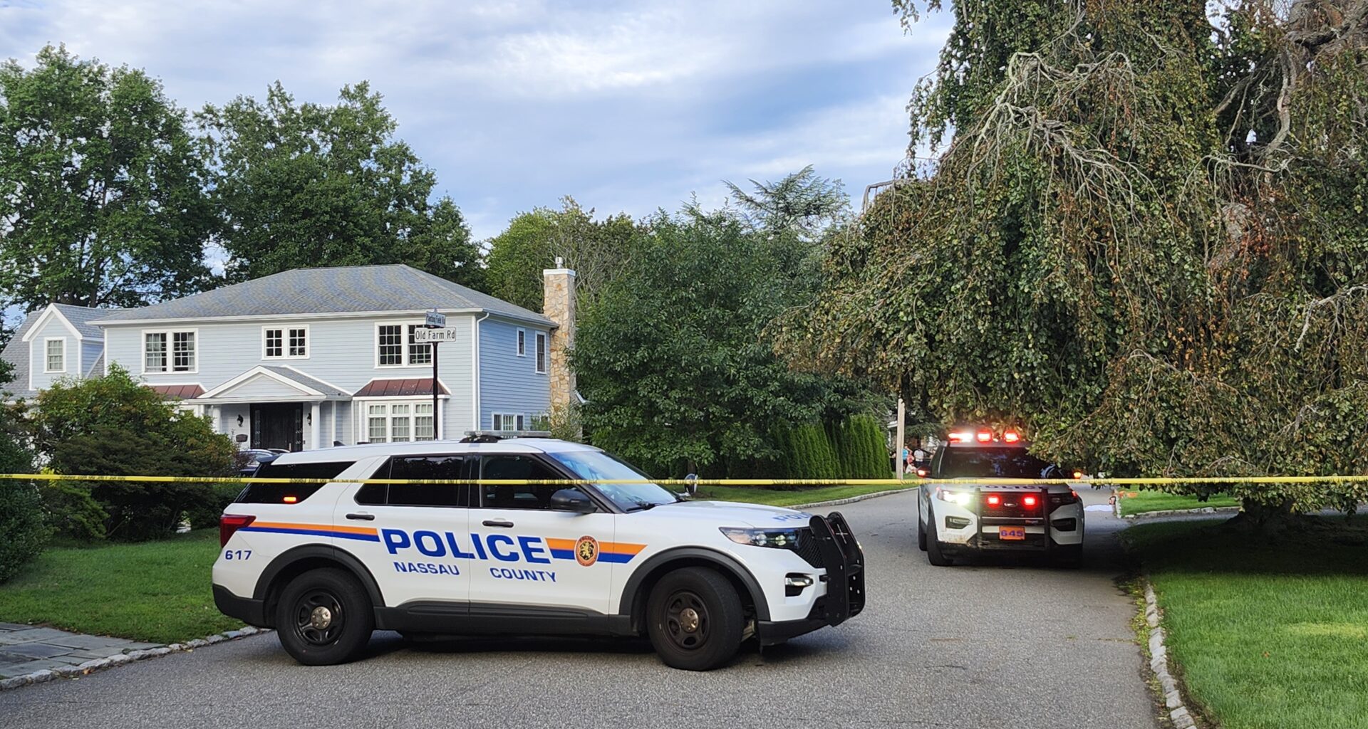 News 12 | Bronx | Landscaper Dies After Falling Off Work Truck In East Hills