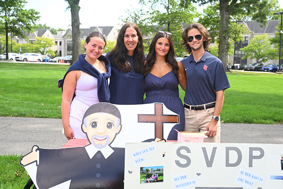 Students Explore Extracurricular Opportunities at Fall Activities Fair