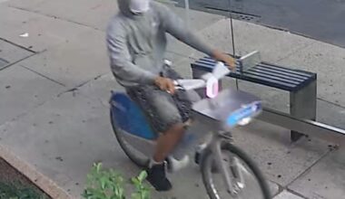 News 12 | Bronx | Gunman Rips Chain Off Victims Neck In The Bronx