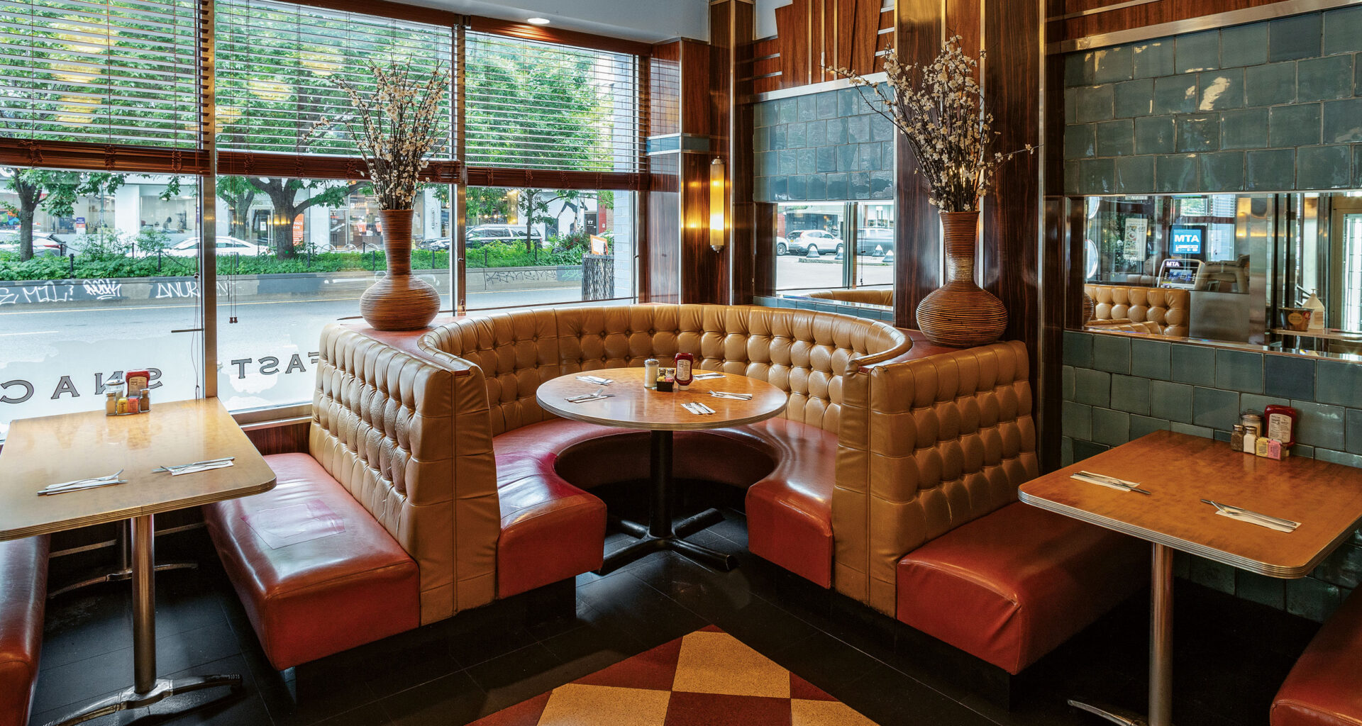 Counter Culture: New York City‘s Greatest Diners and Luncheonettes Photographs by James T. and Karla L. Murray, Text by Emma Orlow