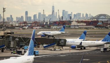 Flights resume after air traffic equipment failure snarls traffic in Newark, Philadelphia