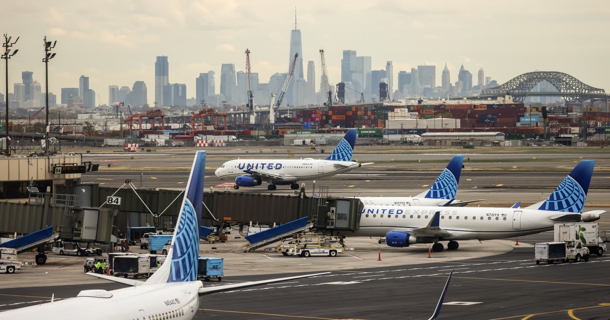 Flights resume after air traffic equipment failure snarls traffic in Newark, Philadelphia