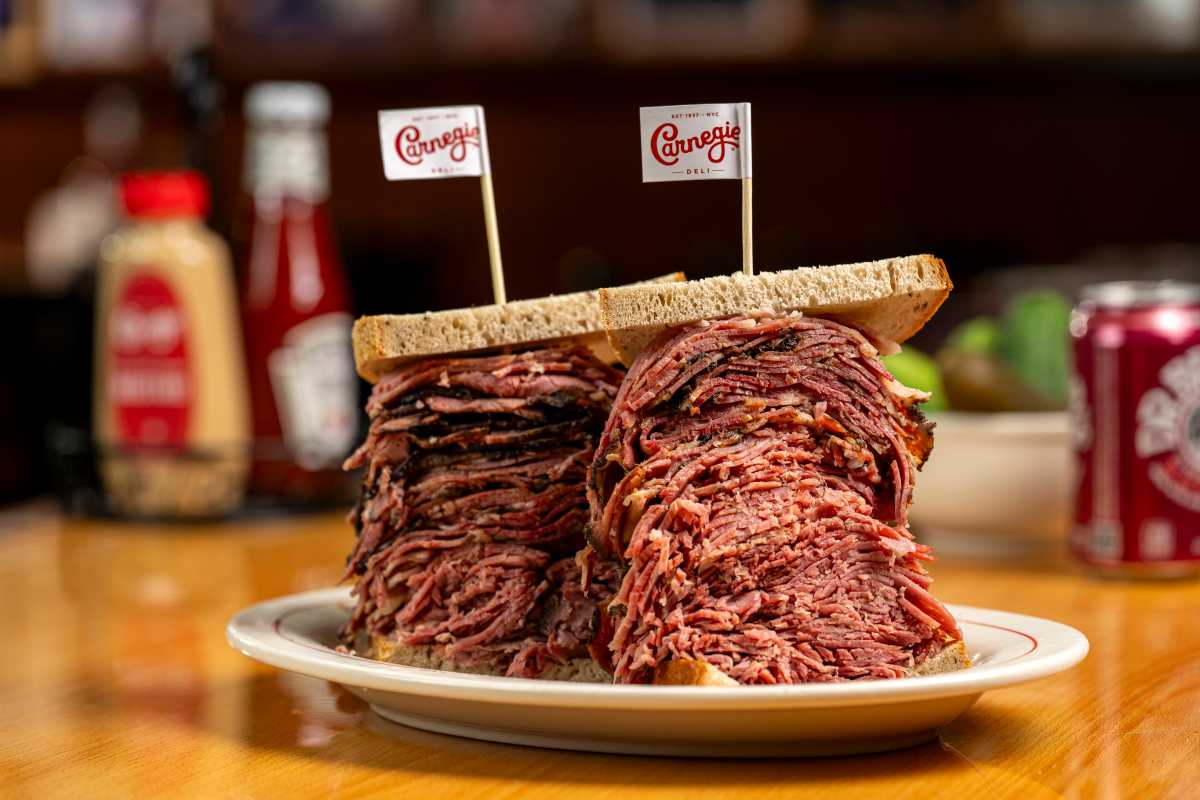 Carnegie Deli returns home to New York City after closing down for 10 years