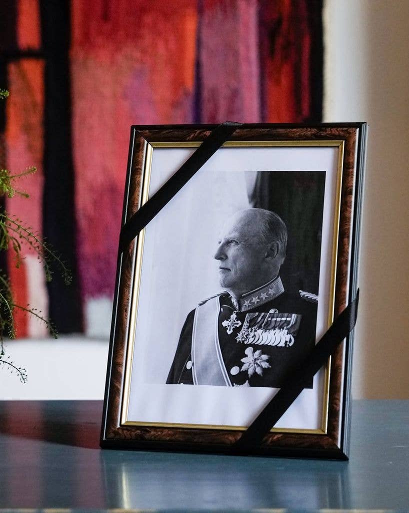 A photo of king harald taken at his memorial service 