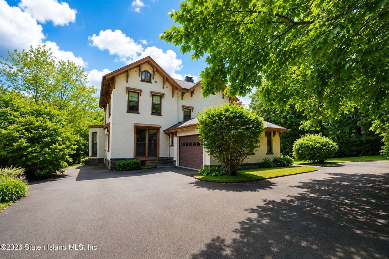 111 Douglas Road
