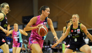 Stars play for Tokomanawa Queens in Tauihi b'ball