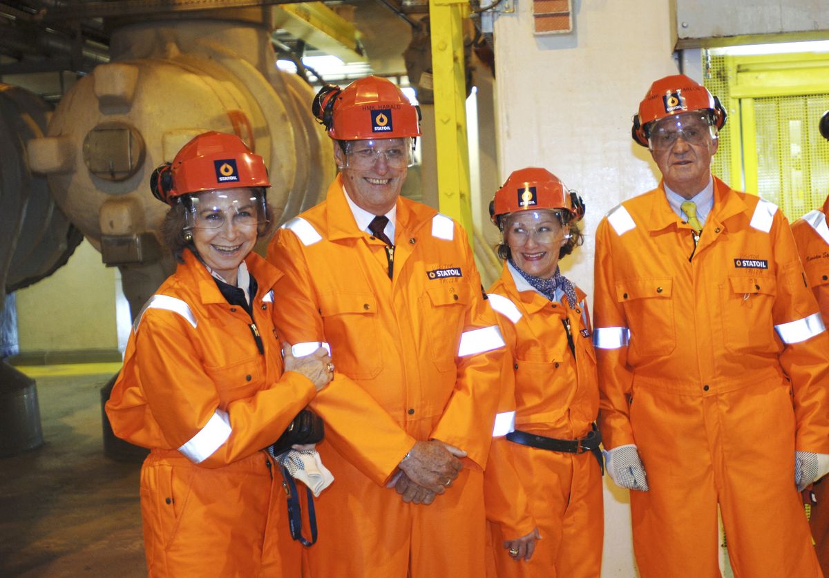 Queen Sofía, King Harald, Queen Sonja and King Juan Carlos visited the Troll A oil platform in the North Sea on June 8, 2006, during the Spanish royal couple’s three-day official visit to Norway.       