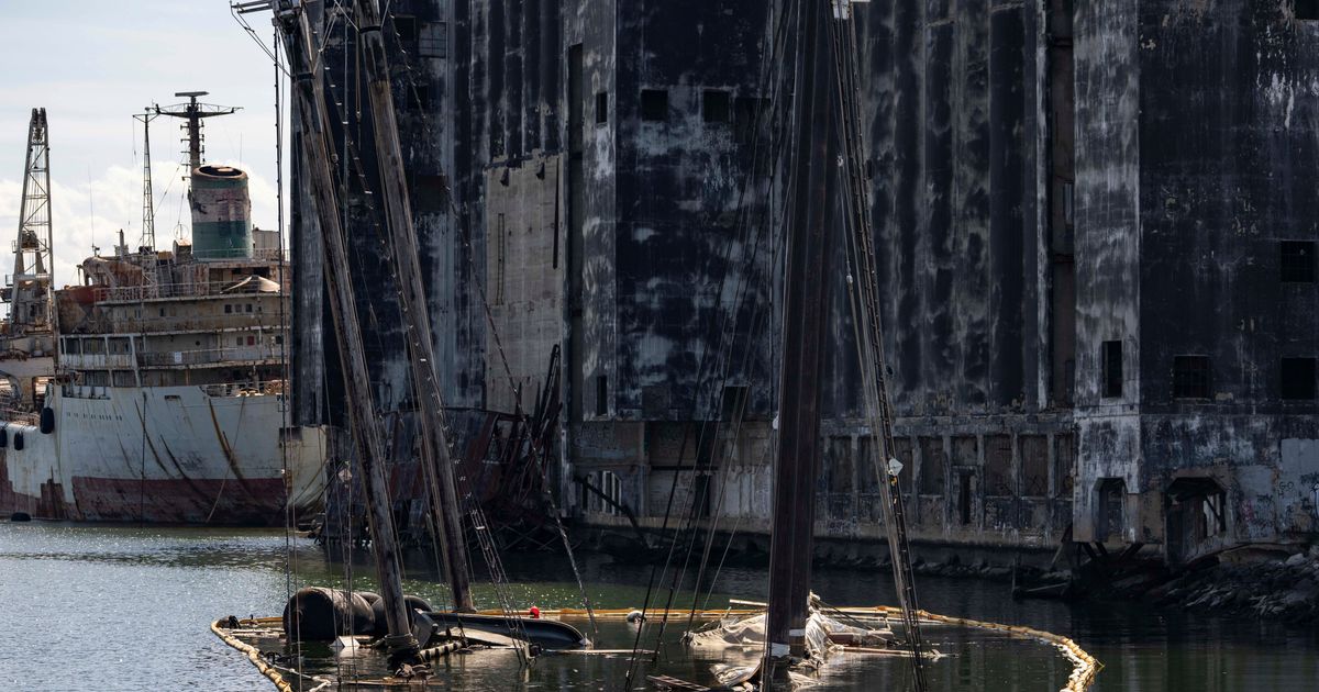 Schooners that graced a Maine-themed quarter or hosted Cousteau rest at the bottom of a NYC canal :: WRAL.com